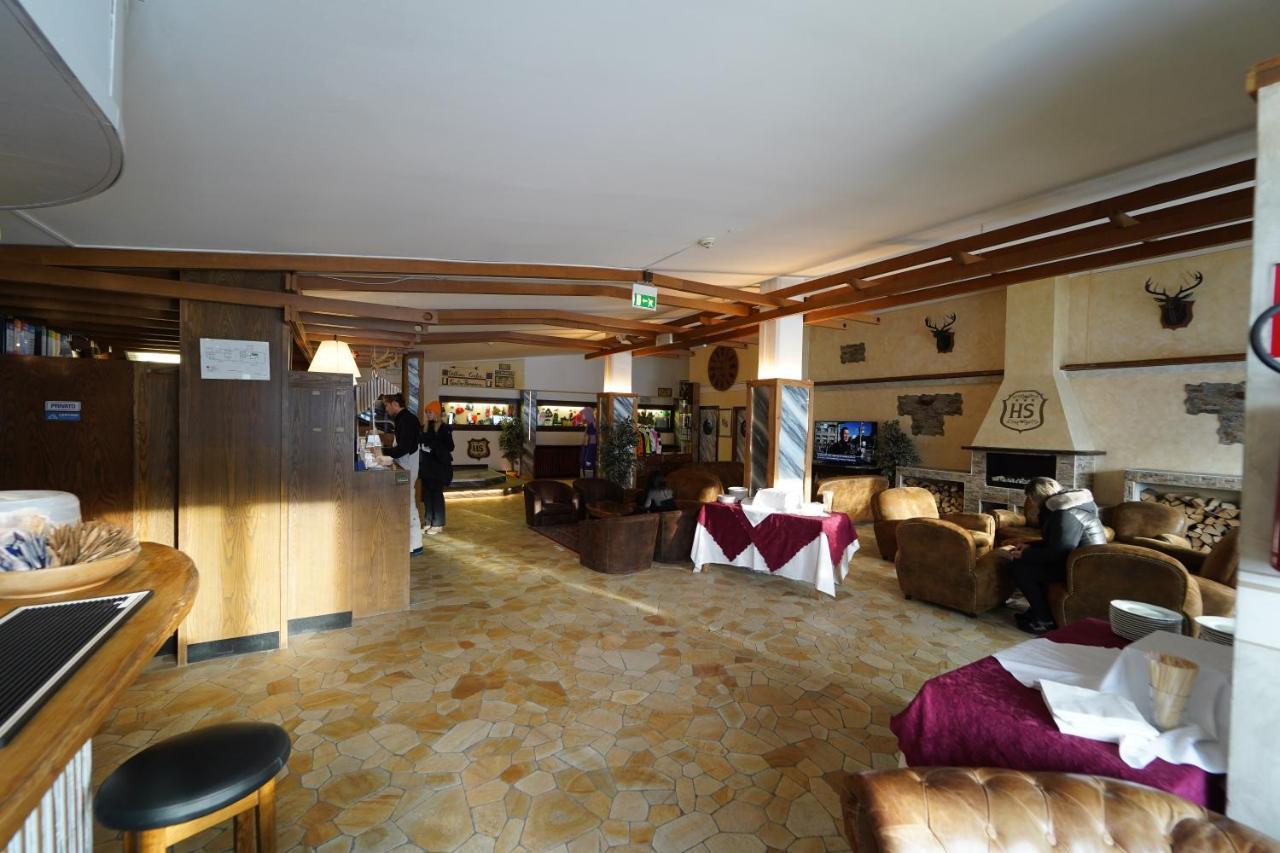 Hotel Lo Stambecco بيريوِل تْشيرفينيا المظهر الخارجي الصورة