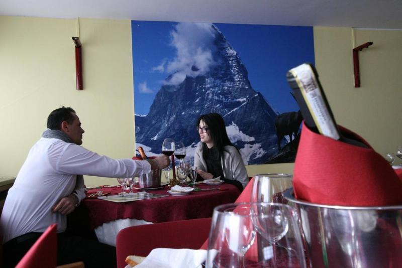 Hotel Lo Stambecco بيريوِل تْشيرفينيا المظهر الخارجي الصورة
