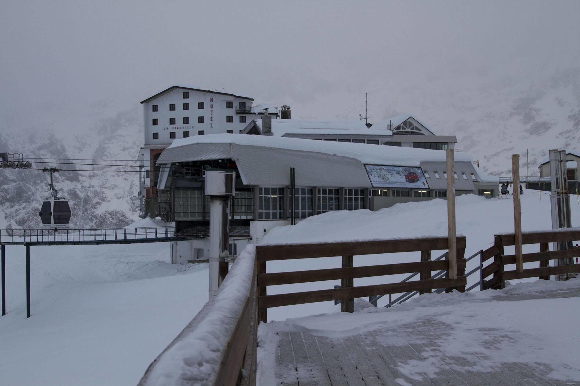 Hotel Lo Stambecco بيريوِل تْشيرفينيا المظهر الخارجي الصورة