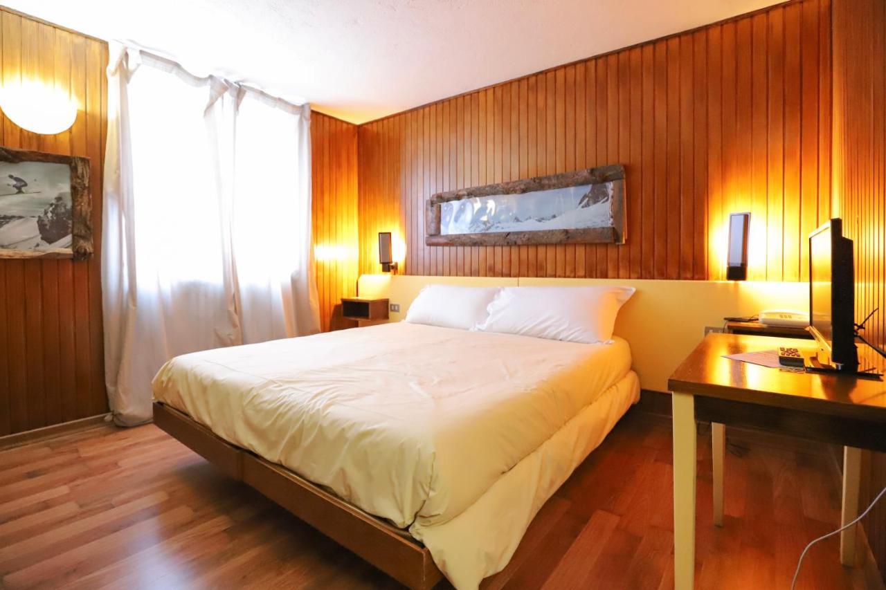 Hotel Lo Stambecco بيريوِل تْشيرفينيا المظهر الخارجي الصورة