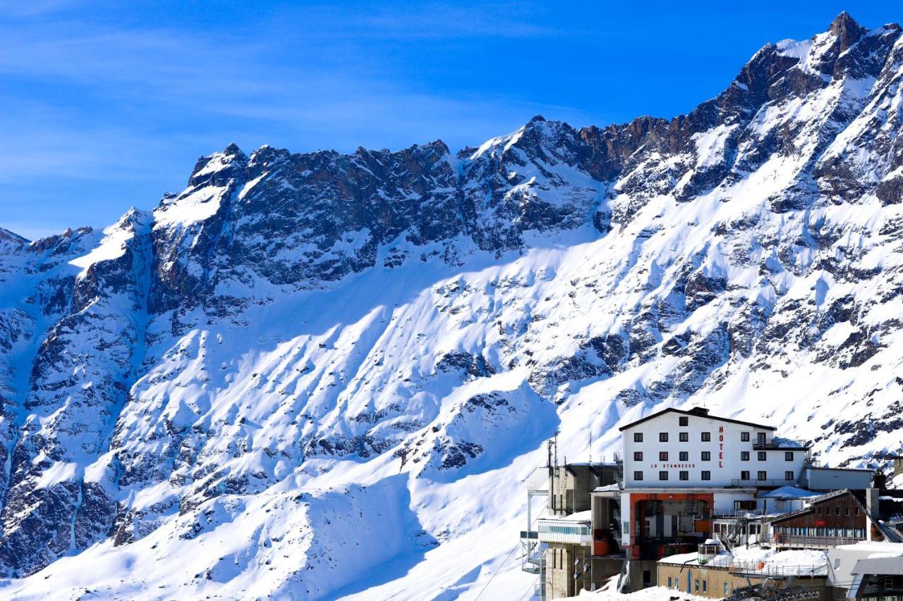 Hotel Lo Stambecco بيريوِل تْشيرفينيا المظهر الخارجي الصورة